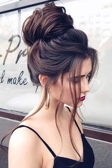 In this article, we’ll help you realize that picking the ideal hairstyle is essential for having a flawless image that can hide your shortcomings and accentuate your best features. #hairstyle #updos #braidedhairstyles Blond Balayage, Prom Hairstyles For Short Hair, Peinados Recogidos, Pixie Hair, Hair 2018, Hair And Beauty, Short Hairstyle, Prom Hairstyles, Wedding Hairstyles For Long Hair