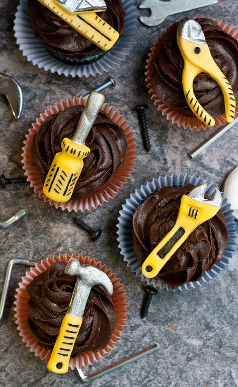 Manly Handyman Tool Cupcakes • CakeJournal.com Tool Cupcakes, Fondant Man, Dessert List, Gorgeous Cupcakes, Handyman Tools, Cupcakes Homemade, Fathers Day Cupcakes, Cupcakes For Men, Dessert Breads