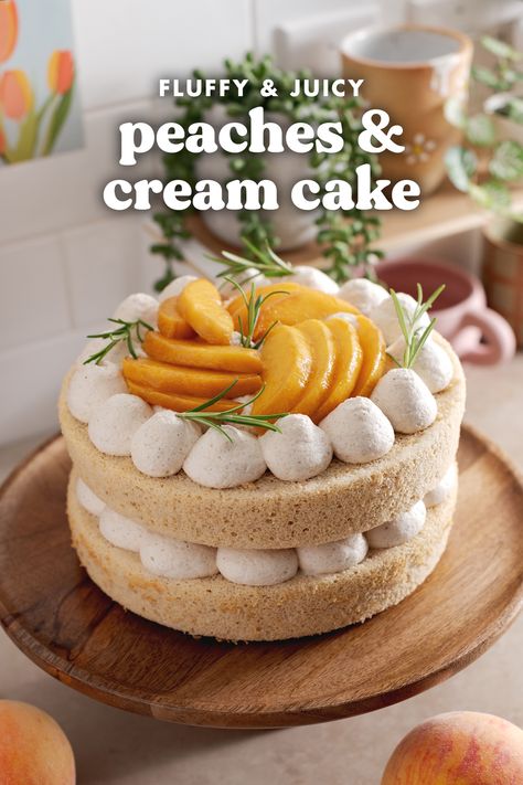 This peaches and cream cake is made with two layers of soft and fluffy chiffon cake with spiced whipped cream and fresh peaches. It's the perfect warm and cozy cake to make during peach season but it works beautifully with canned peaches as well! #peachesandcream #peach #cake #chiffoncake | teakandthyme.com Peach Cream Cake, Peach Decorated Cake, Peach Cake Decoration, Peaches And Cream Cake, Peach Cake Recipe, Lunch Cake, Fruit Cake Design, Spiced Whipped Cream, Melon Cake