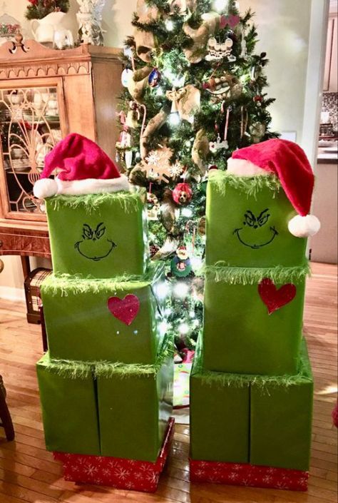 Christmas Gift Wrapping Tower Ideas, Christmas Themes Wrapping, Grinch Presents Diy, Present Box Christmas Tree, Grinch Stacked Presents, Christmas Tree Gift Box Ideas, Grinch Box Christmas Gifts, Christmas Themes Ideas Decorations Office, Grinch Christmas Gift Boxes