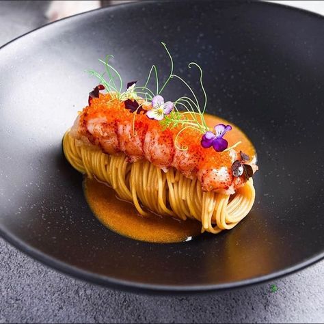 The Art of Plating on Instagram: “Lobster pasta by @snowcology_ 🦞🍝#TheArtOfPlating” Plating Ideas Main Course, Gourmet Pasta Plating, Pasta Plating, Gastronomic Food, Art Of Plating, Food Presentation Plates, Lobster Pasta, Gourmet Pasta, Food Plating Techniques