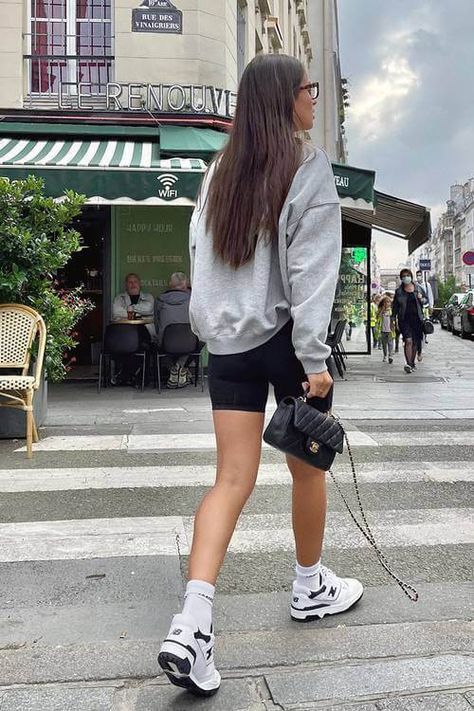 New Balance 530 Outfit, Best New Balance, It Sneakers, Mode Converse, White Shoes Outfit, Sneakers Outfit Summer, White Sneakers Outfit, Sneakers Outfit Casual, Trainers Outfit