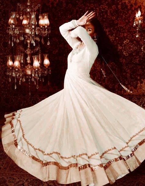 Dance Aesthetics, Cinematography Videos, Wallpaper Photoshoot, Indian Classical Dancer, Photo Shoot Tips, Kathak Dance, Sajal Aly, Royal Girls, Photoshoot Aesthetic