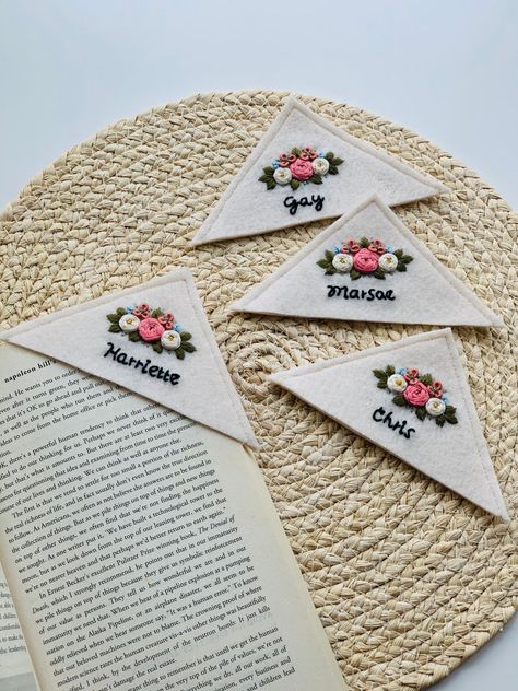 10 Hand Embroidered Bookmark, Felt Corner Bookmarks Pattern, Embroidered Bookmarks Diy, Bookmarks Embroidery, Felt Corner Bookmark, Embroidered Corner Bookmark, Embroidery Bookmark, Bookmark Christmas, Hand Embroidered Gifts