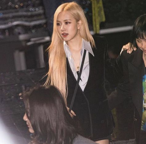 BLACKPINK Rosé's Real Life Visuals Will Blow You Away, As They Should - Koreaboo Rosie Blackpink, Blackpink Icons, Anja Rubik, Charlotte Gainsbourg, Park Rosé, Rose Fashion, Rose Park, Lenny Kravitz, Park Chaeyoung