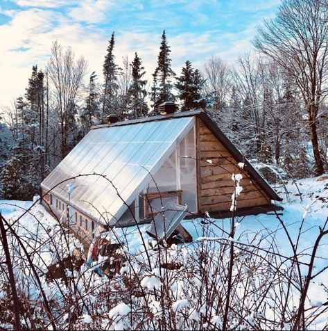 THE GREENHOUSE OF THE FUTURE Greenhouse Attached To House, Porch Greenhouse, Solar House Plans, Passive Solar Greenhouse, Underground Greenhouse, Solar Greenhouse, Diy Greenhouse Plans, Winter Greenhouse, Passive Solar Homes