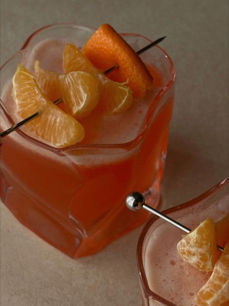 Tangerine "aperol" sour// mocktail Aperol Sour, Creamy Lemonade, Nonalcoholic Drinks, Tangerine Juice, Drinks Recipe, Honey Syrup, Mocktail Recipe, Canned Coconut Milk, Non Alcoholic Drinks