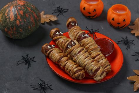 Wrap Up Halloween Fun with This Scary Easy Mummy Hot Dogs Recipe Using 4 Ingredients Mummy Hot Dogs Recipe, Mummy Hot Dogs, Classic Savory, Comfort Recipes, Cozy Fall Recipes, Halloween Party Treats, Savory Soups, Cozy Meals, Halloween Snacks