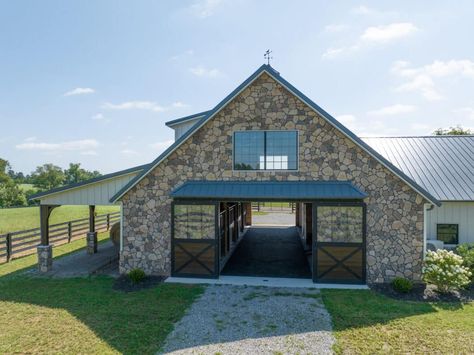 Horse Barn with Living Quarters Horse Stable With Living Quarters, Horse Barn With Living Quarters Upstairs, Barn With Living Quarters Plans, Horse Barn With Apartment, Small Horse Barn Ideas Layout, Horse Barn Layout, Barn With Living Quarters Upstairs, Horse Barn Designs Layout, Horse Barn With Living Quarters