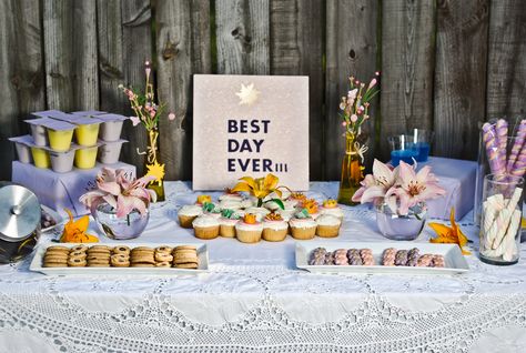 Rapunzel party dessert table - like the "Best Day Ever" sign! Rapunzel Wedding Theme, Rapunzel Wedding, Rapunzel Cake, Rapunzel Party, Disney Bridal Showers, Tangled Party, Bridal Business, Party Dessert Table, Tea Party Theme