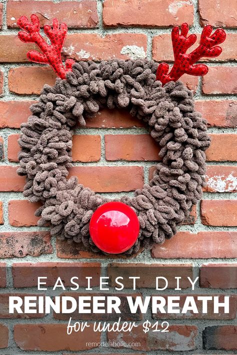 rudolph the reindeer wreath Easy Wreaths To Make Christmas, Chunky Knit Wreath Diy, Wreath Rings Diy, Christmas Wreaths Yarn, Yarn Wreaths Christmas, Fun Christmas Wreath Ideas, Diy Easy Wreaths, Loopy Yarn Wreath Diy, Easy Winter Wreaths Diy