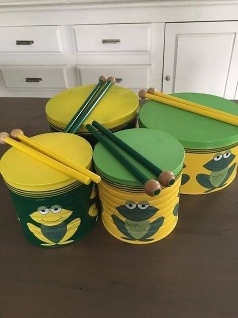 Instrumentos Musicales Reciclados, Music Instruments Kids, Music Instruments Diy, Instrument Craft, Homemade Musical Instruments, Homemade Instruments, Indoor Crafts, Kids Musical Instruments, Diy Instruments