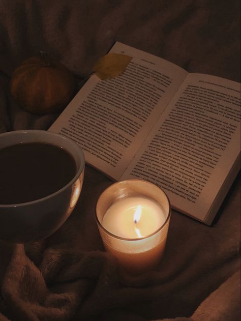 Tea And Candles Aesthetic, Books And Candles Aesthetic, Candle And Book, Candle Photography Dark, Nighttime Reading, Pic Candle, Candle Reading, Album Cover Wallpaper Collage, Candle Night