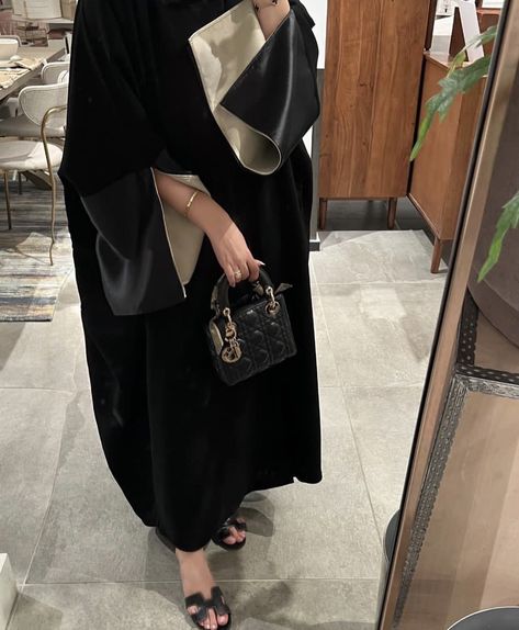 Khaleeji Abaya, Black Abaya Designs, Abaya Designs Latest, Abaya Fashion Dubai, Abaya Outfit, Abaya Design, Black Abaya, Abaya Style, Mode Kimono