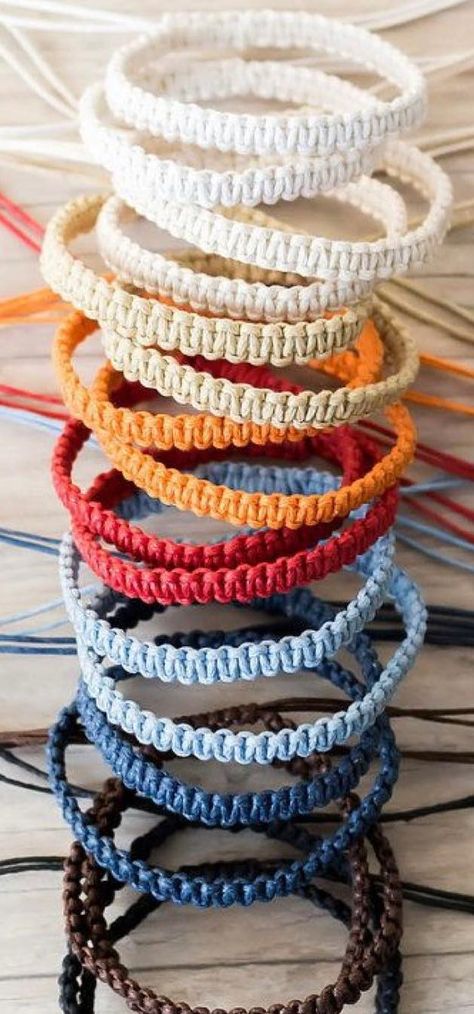 Macrame Bracelets Free Patterns, Crochet Adjustable Bracelet Free Pattern, Diy Knots For Bracelets, Easy Crochet Bracelet Tutorial, Crochet Beaded Flower Pattern, Cute Crochet Bracelet, Braclets Ideas Braided, Barbie Inspired Bracelet Diy, Friendship Bracelet Crochet