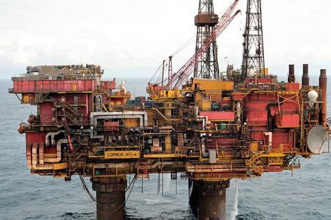 Oil Rig Jobs, Petroleum Engineering, Water Well Drilling, Oil Platform, Chemical Plant, Oil Field, Oil Drilling, Well Drilling, Oil Well