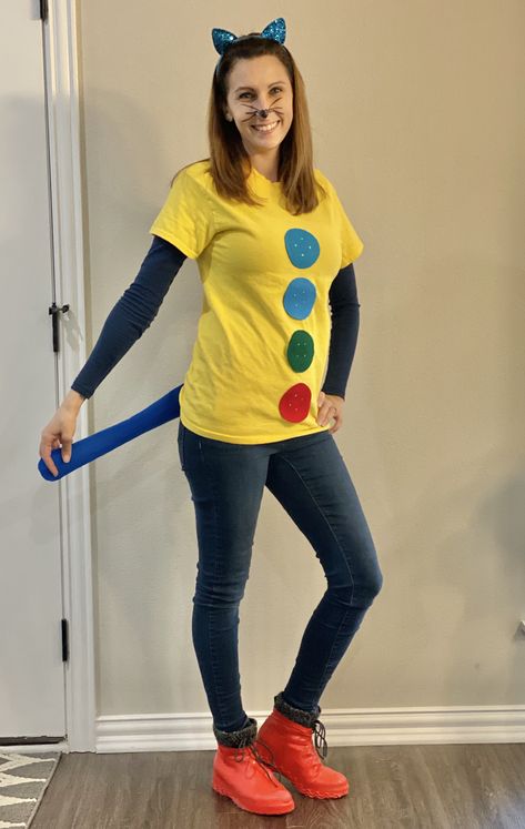 Easy DIY Pete the Cat Costume Pete Cat Costume, Trunk Or Treat Pete The Cat, Easy Pete The Cat Costume, Library Costumes Halloween, Pete The Cat Dress Up Ideas, Pete The Car Costume Diy, Pete The Cat Teacher Costume, Preschool Teacher Costume Ideas, Pete The Cat Costume Diy Teacher