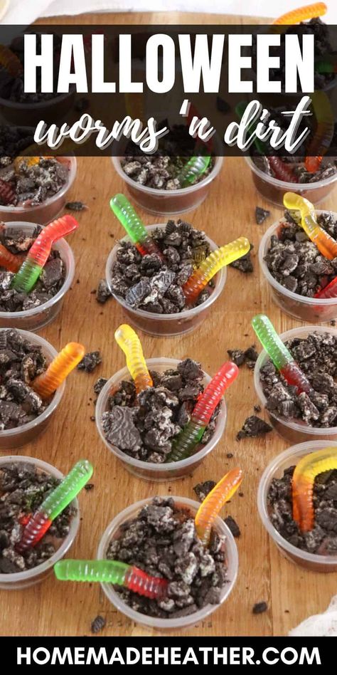 Halloween Worms in Dirt Recipe (Quick & Easy) Dirt N Worms, Halloween Dirt Pudding, Worms And Dirt, Worms In Dirt, Dirt Recipe, Dirt Cake, Homemade Pudding, Gummy Worms, Chocolate Sandwich