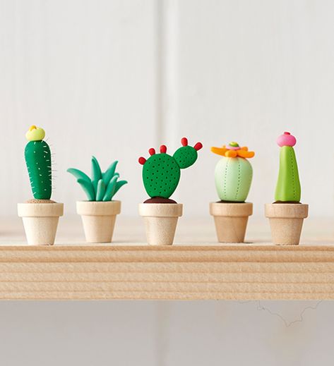 cute clay cactus Polymer Clay Cactus, Mini Polymer Clay, Polymer Clay Ideas, Clay Cactus, Liquid Polymer Clay, Easy Polymer Clay, Mini Terrarium, Cactus Diy, Mini Cactus