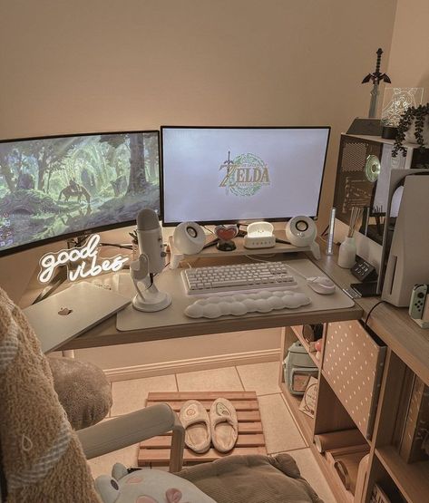 Pc Set Up In Bedroom, Gamer Streamer Room, Cozy Tech Aesthetic, Soft Pc Setup, Work Computer Setup, Desk Setup Multiple Monitors, Curved And Flat Monitor Setup, Beige Gamer Aesthetic, Two Person Home Office Small Spaces