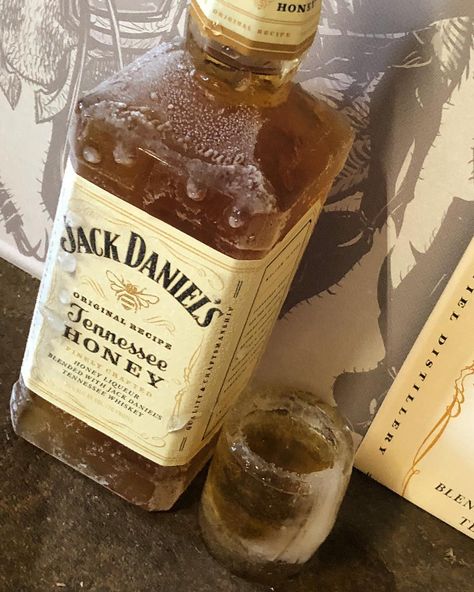 Chilling with Honey #bee #sweeterthanhoney #shots #cool #jackdaniels #chillin #tennesseehoney #thewhiskeycave #NBA #liquor #cocktails… Truckers Girlfriend, Jack Daniels Honey, Tennessee Honey, Sweeter Than Honey, Fun Shots, Jack Daniels Whiskey Bottle, Jack Daniels, Honey Bee, Whiskey Bottle