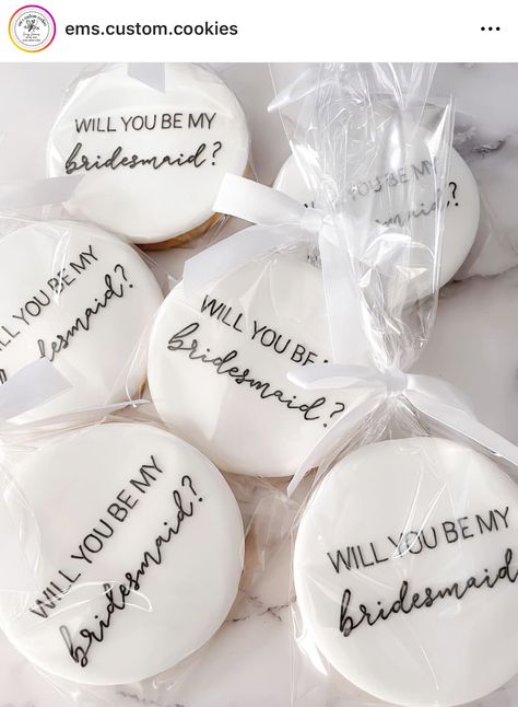 Will U Be My Bridesmaid, Bridesmaids Proposal Boxes, Bridesmaid Cookies, Notebook Wedding, Bride Era, Bridal Gift Box, Bridesmaid Brunch, Proposal Boxes, Bridesmaid Proposals