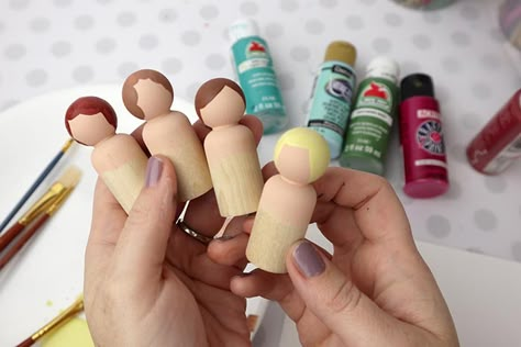 Paint Peg Dolls, Diy Peg Dolls, Wood Peg Dolls, Worry Dolls, Bendy Doll, Simple Craft, Peg People, Operation Christmas Child, Clothespin Dolls