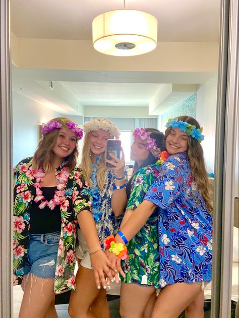 Hawaiin Halloween Costumes, Hawaiin Day Outfits For School, Brazilian Theme Party Outfit, Beach Theme Dress Up Day, Hawaiian Party Costume, Tropical Hoco Theme Outfit, Hawian Day Spirit Week, Hawaiian Beach Party Outfit, Aloha Theme Outfit