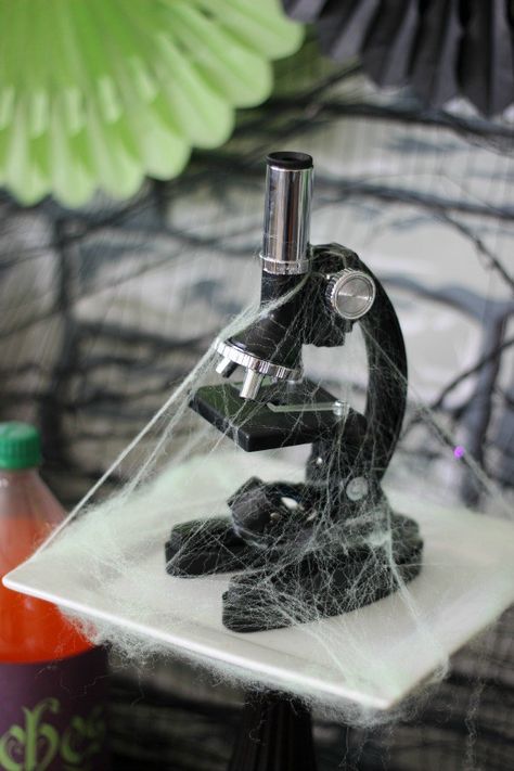 Halloween Decorations Laboratory, Scary Science Lab, Mad Science Halloween Decor, Mad Scientist Haunted House Ideas, Mad Scientist Table Decor, Spooky Science Lab Decor, Haunted Laboratory Diy, Mad Scientist Theme Party, Haunted Laboratory Halloween