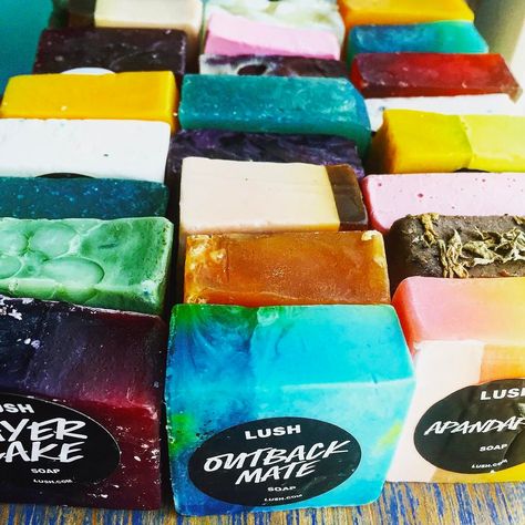 Soaps on soaps on soaps 😁🛁 #lushcosmetics #lushuk #lushie #lush #naked #lushfreshhandmadecosmetics #lushna #lushlife #lushkitchen… Lush Aesthetic, Lush Soap, Diy Lush, Chalk Paint Mason Jars, Diy Mason Jar, Diy Hanging Shelves, Lush Products, Lush Cosmetics, Mason Jar Flowers