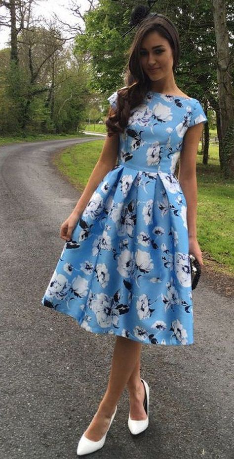 Blue dress with white flower print. Gaun Koktail, Guest Outfit, Classy Dress, Modest Dresses, Trendy Dresses, Spring Dresses, Dress Pattern, Gatsby, Guest Dresses