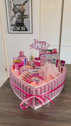 18th Birthday Gifts For Best Friend, Idee Babyshower, Diy Birthday Gifts For Friends, Hoco Proposals Ideas, Gift Inspo, 18th Birthday Gifts, Homecoming Proposal Ideas, Diy Presents, Easter Decorations Diy Easy