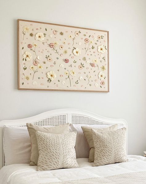 Textured Wall Design Ideas, Canvas Art Ideas Aesthetic, Flower Wall Bedroom, Flower Wall Decor Bedroom, Painting Ideas 2023, Flower Painting Wall, Wedding Flower Preservation, Art And Painting, Acrylic Painting Ideas