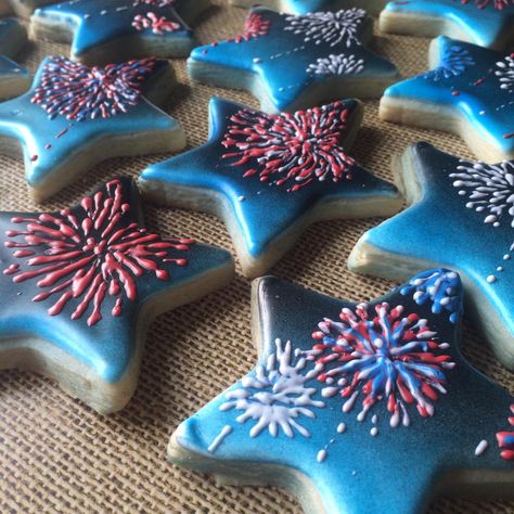 Fireworks on Stars | Cookie Connection Patriotic Sugar Cookies, Summer Sugar Cookies, Patriotic Cookies, Best Fireworks, New Years Cookies, Royal Iced Cookies, Patriotic Desserts, 4th Of July Cake, Sugar Cookie Royal Icing