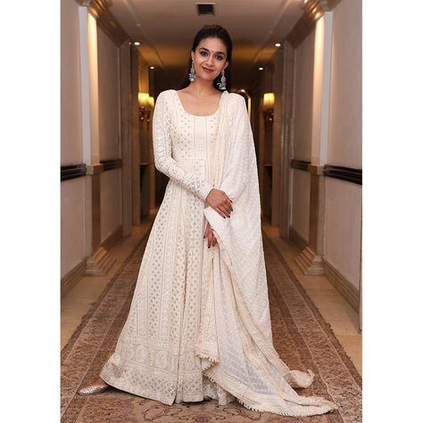 Keerthy Suresh on Instagram: “For the dinner meet, post the National Awards.  Custom made Outfit by - @apekshathelabel Jewellery - @amrapalijewels  M&H -…” Indian Wedding Gowns, Red Bridal Dress, Simple Photo, Latest Pics, Bollywood Fashion, Kurti Designs, Indian Wear, Indian Outfits, Classy Outfits