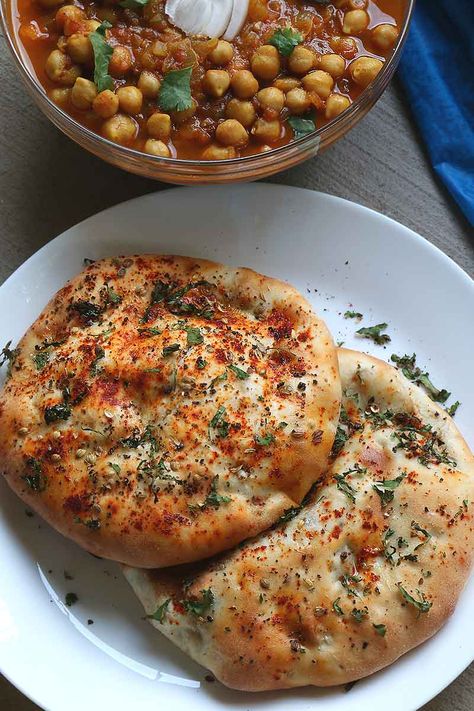 Amritsari Kulcha / Kulcha bread is crisp as well as soft leavened bread which is stuffed with boiled and mashed potatoes and spices. This bread is similar to Naan. This the best and easy Stuffed Kulcha recipe ever. Paneer Kulcha Recipe, Stuffed Kulcha, Amritsari Kulcha, Leavened Bread, Kulcha Recipe, Indian Breads, Roti Recipe, Breakfast Recipes Indian, Paratha Recipes