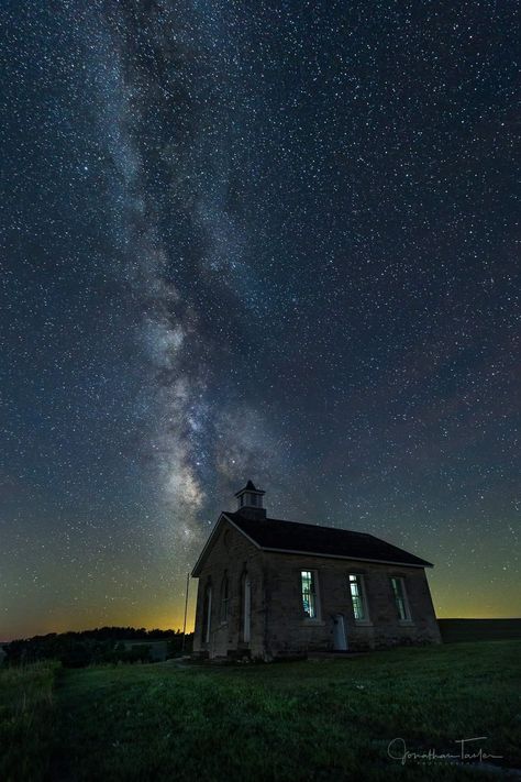 This isn't a church, but it still feels sacred.  Lower Fox Creek Schoolhouse on a clear, moonless night in Kansas.  By Jonathan Tasler Photography Moonless Night, Wallpaper Images Hd, Wallpaper Images, Sacred Places, Beautiful Sights, Milky Way, Beck, Night In, Night Sky