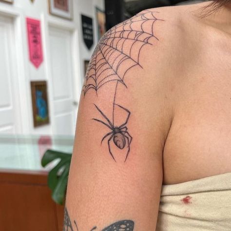 Web On Shoulder Tattoo, Edgy Shoulder Tattoos, Shoulder Tattoo Grunge, Spider Web Shoulder Tattoos For Women, Spider Web On Shoulder Tattoo, Shoulder Spiderweb Tattoo, Spiderweb Tattoo On Shoulder, Shoulder Web Tattoo, Creative Shoulder Tattoos