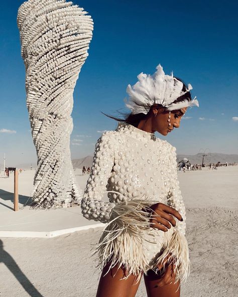 Re-Discover play ♻️ Re-Imagine normal ♻️ Re-Envision society ♻️ Re-Consider possibility ♻️Re-Think utopia ♻️ Re-Volution ♻️ Re-Cyclone. 📷:… Burning Man Fashion Woman, Estilo Burning Man, Burning Man Wedding, Africa Burn, Afrika Burn, Burning Men, Festival Mode, Burning Man Costume, Burning Man Fashion