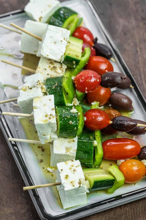 Greek Salad Skewers, Toothpick Appetizers Parties, Vegetable Skewers Appetizers, Tea Party Food Savory, Charcuterie Skewers Ideas, Finger Party Food Appetizers, Toothpick Appetizers Easy Finger Foods, Snack Platter Ideas Finger Foods, Fancy Finger Foods Party Ideas