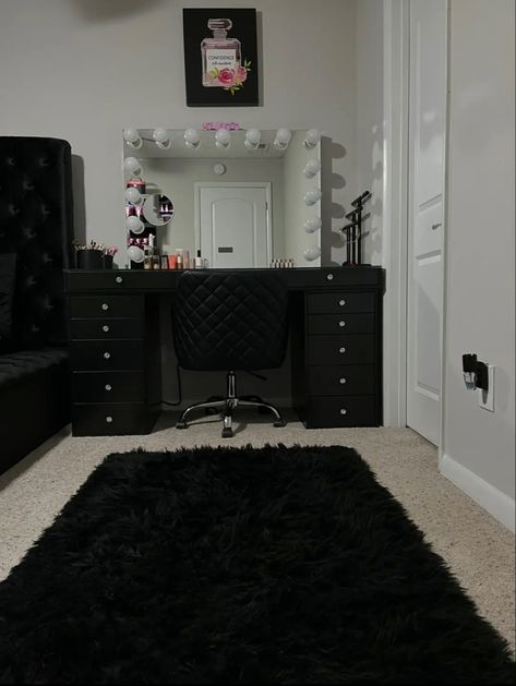 Black Silver Room Decor, Black And White Makeup Room, Black And Silver Room Ideas, Black And Chrome Bedroom, Glam Black Bedroom Decor, Black Bedroom Vanity, Grey And Black Bedroom Ideas For Women, Clean Room Aesthetic Black, Black And Grey Bedroom Aesthetic