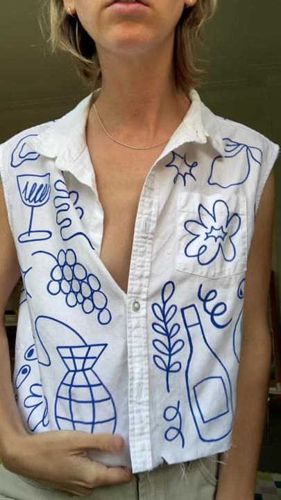 Pattern Tshirt Design, Painting On Shirts Ideas, Painted Blouse, Painted Shirt, Wearable Art Clothing, Clothes Embroidery Diy, Pola Sulam, Embroidery On Clothes, Painted Clothes