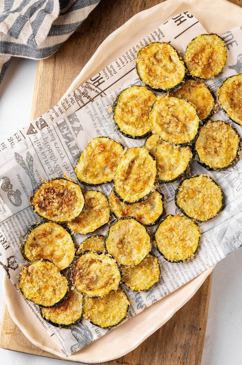 Easy Oven Baked Zucchini Crisps with Parmesan Zucchini Crisp, Baked Zucchini Parmesan, Oven Baked Zucchini, Zucchini Parmesan Crisps, Creamy Zucchini Soup, Gluten Free Recipes Side Dishes, Zucchini Chips Recipe, Zucchini Crisps, Zucchini Fritters Recipe