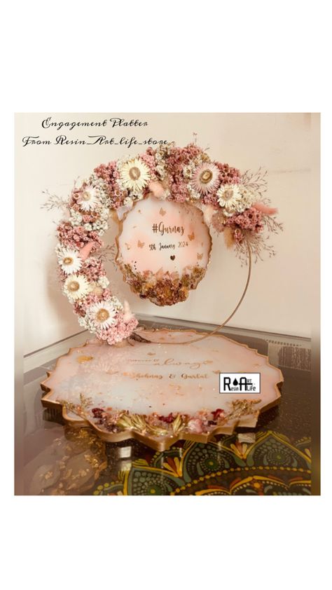 @Resin_Art_Life_Store Engagement Platter, Dried Floral Wreath, Engagement Ring Platter, Ring Platter, Wreath Ring, Creative Wedding Gifts, Marriage Gifts, Engagement Decorations, Dried Floral