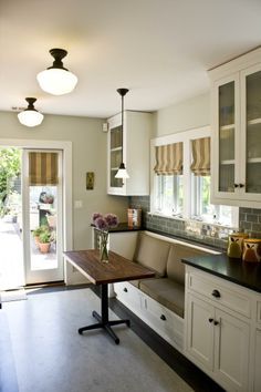 Galley Kitchen Design, Galley Kitchen Remodel, Galley Kitchens, Narrow Kitchen, Kabinet Dapur, Kitchen Seating, Banquette Seating, Kitchen Corner, Galley Kitchen