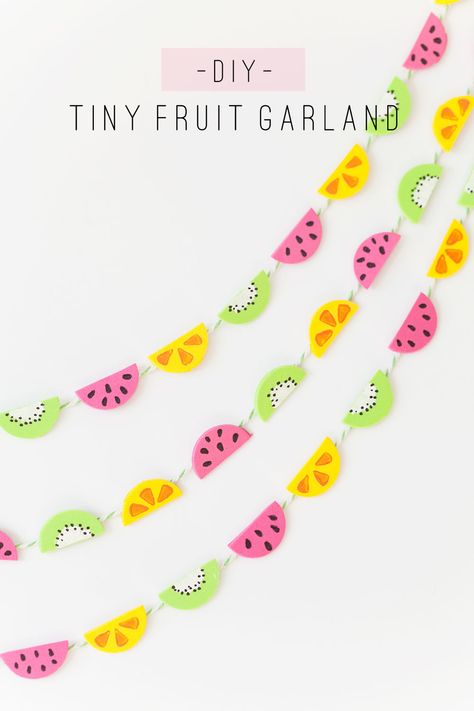 Fruit Garland, Decoration Creche, Summer Room Decor, Kule Ting, Fruit Crafts, Diy Girlande, Summer Party Themes, Diy Bricolage, Aktivitas Montessori