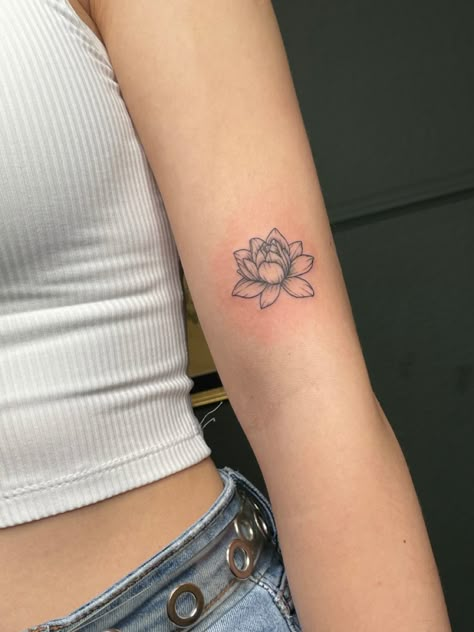 Tattoo Ideas Water Lily, Water Lilly Tattoo Design, Lily Pad Flower Tattoo, Water Lilly Tattoos, Dainty Lotus Tattoo, Dainty Lotus Flower Tattoo, Flower On Wrist Tattoo, Front Of Wrist Tattoo, Waterlily Tattoo Design