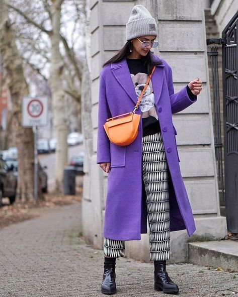 Purple Coat Outfit, Lilac Coat, Color Blocking Outfits, Purple Coat, Cool Winter, Coat Outfit, Purple Outfits, Orange Bag, Coat Outfits