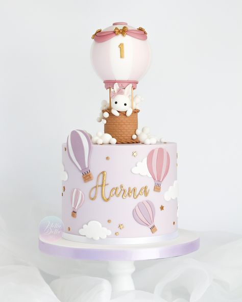 ~ Up up and Away ~ I was in love with this lilac and pink version of our popular hot air balloon cake! This has got to be my new favourite 🥰 Hot Air Balloons Cake, Hot Air Balloon Birthday Cake, Hot Air Balloon Baby Shower Cake, Dolly Cakes, Hot Air Balloon Cake, Holly Dolly, I Was In Love, One Year Birthday, Cake Inspo