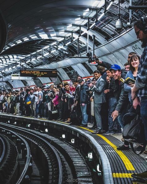 Underground Tube, London Underground Stations, London Tube, U Bahn, London Transport, Photography Competitions, Rush Hour, London Instagram, London Photography